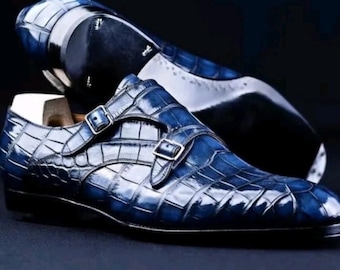 Scarpe Oxford Monk da uomo su misura in vera pelle, realizzate a mano con doppia fascia in pelle blu effetto coccodrillo.