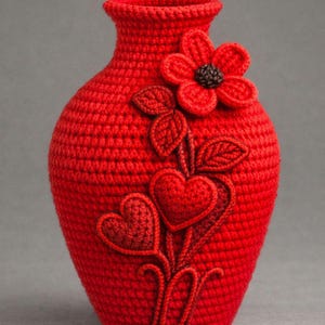 Virkat mönster för röd vas – Hjärta- och blomapplikation (PDF digital nedladdning)