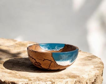 Handgemaakte kom van harshout, oceaangolfkunst, kustdecor