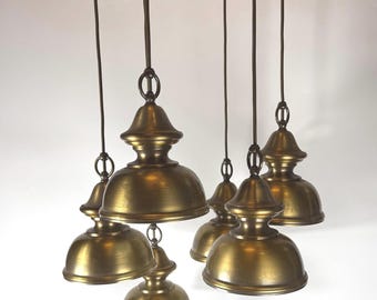 Lámpara de techo vintage Art Deco de latón, de origen centroeuropeo, circa 1940.