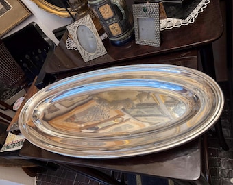 Grote antieke Berndorf verzilverde schaal – 55 cm sierlijke ovale schaal met monogram, Oostenrijks hotelzilver, fraai decoratief serveerbestek