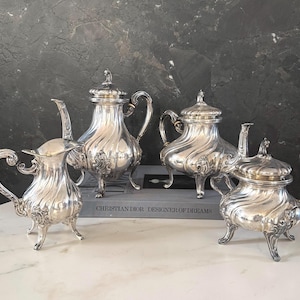 Exceptionell antik te- och kaffeservis i 800-talssilver – 4-delat europeiskt rokokosilverset – 1,94 kg massivt silver