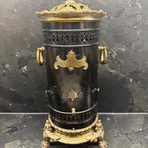 Antik Heitz-Ofen ljuskamin | Tysk dekorativ ljusvärmare | Svart och mässing | 38 cm hög | Viktoriansk era