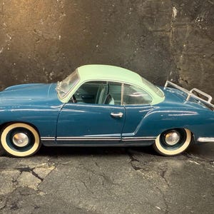 Solido 1/18 Volkswagen VW Karmann Ghia Diecast Model – Two-tone