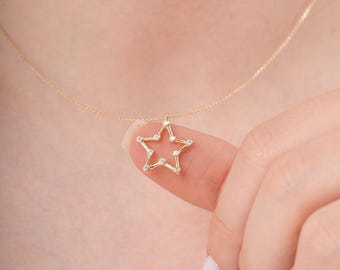 Halsband med stjärnhänge i 14 karat massivt guld