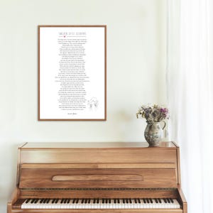 Peut inclure: Une impression blanche encadrée avec du texte noir intitulé Things Moms Say to C-Section Moms, accompagnée d'une petite icône de cœur rouge et d'un dessin au trait d'un bébé. Le texte est disposé en colonnes dans un cadre en bois brun fin.