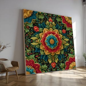 Puede incluir: Gran obra de arte enmarcada con un vibrante diseño de mandala floral. La obra presenta una flor central con pétalos rojos, turquesa y dorados, rodeada de follaje verde y flores más pequeñas. El fondo es un patrón oscuro y texturizado.