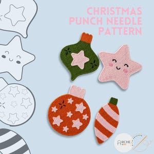 Op de afbeelding: Een verzameling kerstpatronen voor punch needle in verschillende vormen, waaronder een ster en ornamenten. De patronen zijn in groen, oranje en roze tinten, met ster- en streepontwerpen. De tekst "CHRISTMAS PUNCH NEEDLE PATTERN" wordt in roze weergegeven.