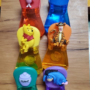 Pooh Honey Pot Liquid Shaker Acrylic Keychain/ Winnie-the-pooh 