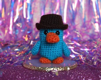 Spion-Schnabeltier – Amigurumi-Häkelanleitung | Spion-Plüschtier-DIY-Anleitung (PDF)
