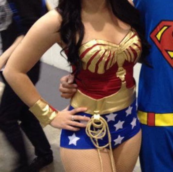 Su  potrai trovare tantissimi travestimenti per bambini Wonder  Woman!