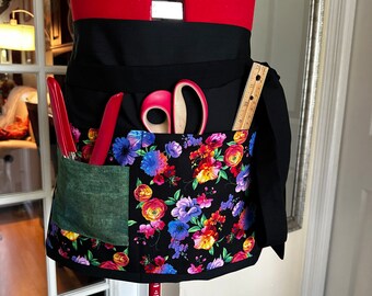 Floral Apron. Garden Apron. Barista Apron. Hairdresser Apron. Teacher Apron