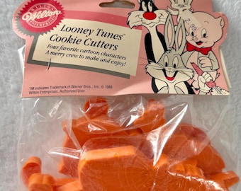 Wilton 1988 Looney Tunes Cookie Cutter Set