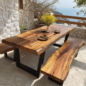 Handgemachter Live Edge Esstisch aus Walnussholz: Rustikales, modernes Bauernhaus