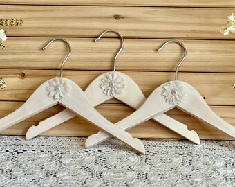 Nursery Hangers - Children's Hangers - Baby Shower Gift - Wooden Children’s Hangers - Baby Closet Crate Hangers