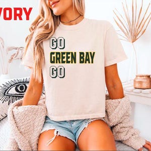 Vintage Comfort Colors Cropped Tee Green Bay Football Shirt Football Crop Top Boxy Shirt Green Bay Football Shirt Green Bay Fan Gift