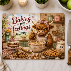 Highland Cow som bakar mina känslor bort PNG | Rolig köksskärbräda sublimering | Skärbrädedesign | Highland Cow | Digital nedladdning