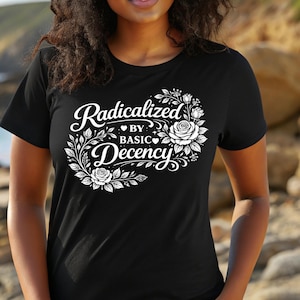 Op de afbeelding: Een rustiek houten bord met de tekst "Welcome to our home" in witte letters. Het bord heeft een verweerde afwerking en een eenvoudig, uitnodigend ontwerp, ideaal voor een entree.