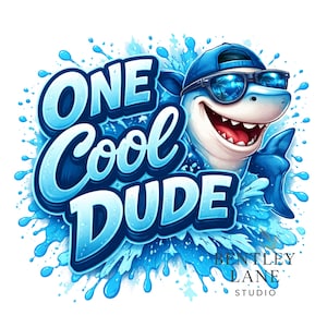 Op de afbeelding: Een cartoonhaai met een zonnebril en een blauwe pet, met de tekst "ONE Cool DUDE" in een blauw, water-thema ontwerp. De haai lacht met open mond, omringd door waterspetters. De woorden "Bentley Lane Studio" staan onderaan.