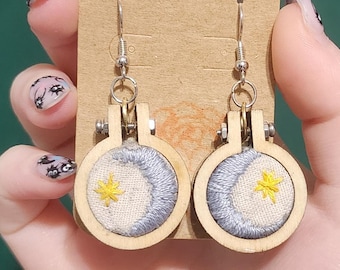 moon & star embroidery earrings