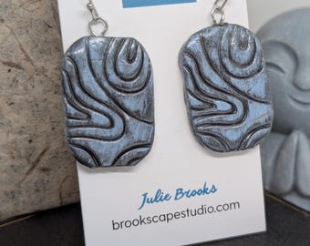 Pendientes colgantes estilo boho costero azul y plateado