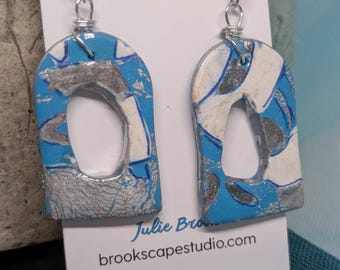 Pendientes colgantes estilo boho costero azul y plateado