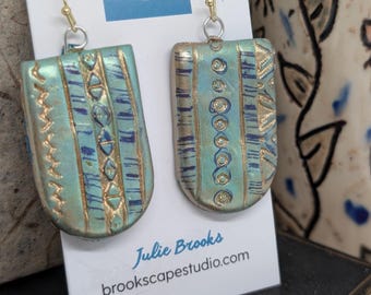 Pendientes colgantes bohemios tribales verdes y dorados