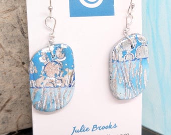 Pendientes colgantes estilo boho costero azul y plateado