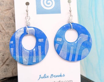 Pendientes colgantes bohemios de círculo costero azul y plateado