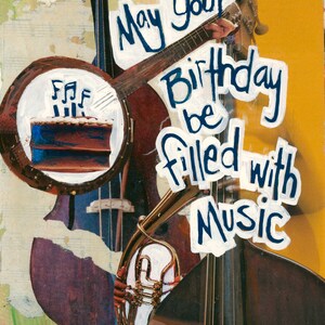Pu&ograve; includere: Un biglietto di auguri per il compleanno con un collage di strumenti musicali, tra cui un banjo, una chitarra, un basso e un corno francese. Il biglietto ha il testo "May your birthday be filled with music" scritto in lettere bianche su sfondo blu.