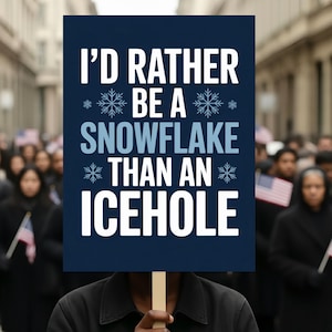 Peut inclure: Une personne tient une pancarte avec le texte "I'D RATHER BE A SNOWFLAKE THAN AN ICEHOLE" en blanc et bleu clair sur fond bleu foncé. La pancarte est tenue dans une foule.