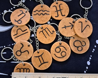 houten dierenriemsleutelhanger
