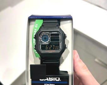 Reloj Casio AE1200 Mod de color personalizado: pantalla negra, estilo retro digital.