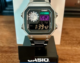 Modificación de color personalizado para reloj Casio AE1200: estilo digital retro, acero inoxidable.
