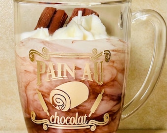 Schokoladenkerze im Pain-au-Chocolat-Stil | Duftkerze aus Sojawachs | Dessert Candle | Geschenk für Schokoladenliebhaber| Geschenkidee