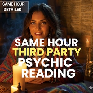 Puede incluir: Una mujer sonriendo, con texto superpuesto: "SAME HOUR DETAILED" y "SAME HOUR THIRD PARTY PSYCHIC READING". La mujer lleva un chal colorido y joyas, con velas y humo en el fondo.