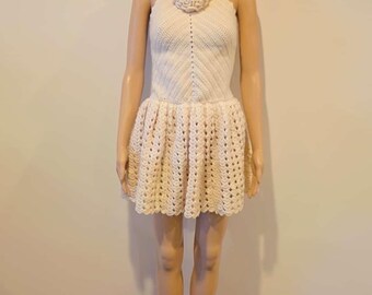 Abito all'uncinetto fatto a mano con scollo all'americana: gonna plissettata boho, matrimonio in spiaggia