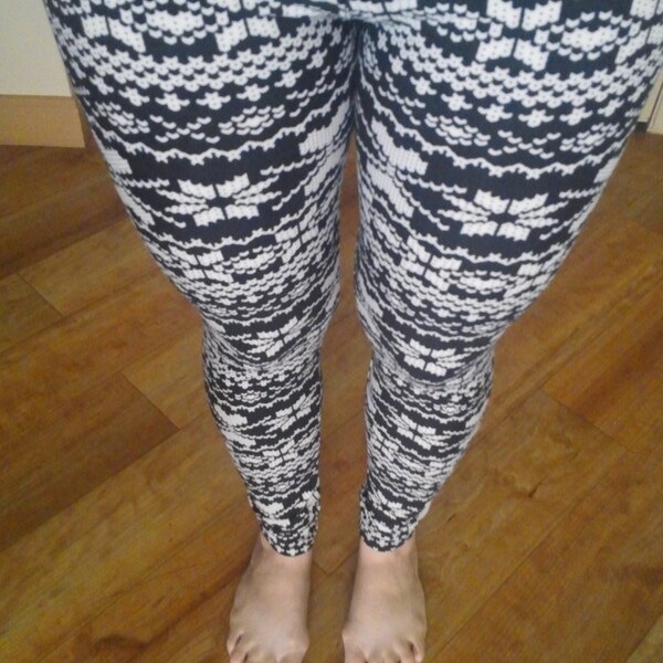 REDUCED to 10.99 Snowflake Christmas leggings, holiday leggings, Black and white
