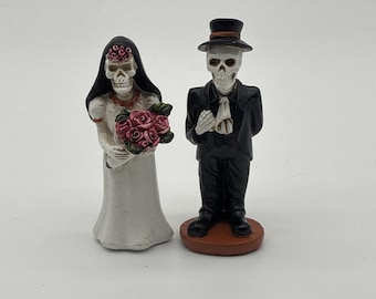 Resin Skeleton Bride and Groom Figurine - Halloween Decor/ Cake Toppers