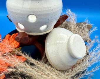 Custom Stoneware Garlic Keeper: Lidded Pottery Jar