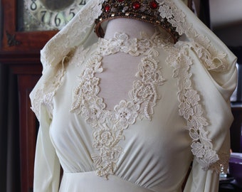 Renaissance Wedding dress hooded cape Fairy Hippie boho woodland pearl beaded Camelot 1970s bridal gown vintage