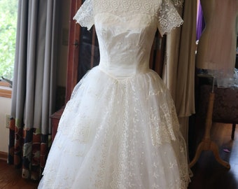 Vintage Antique 1950s embroidered lace tulle wedding gown floral ballgown