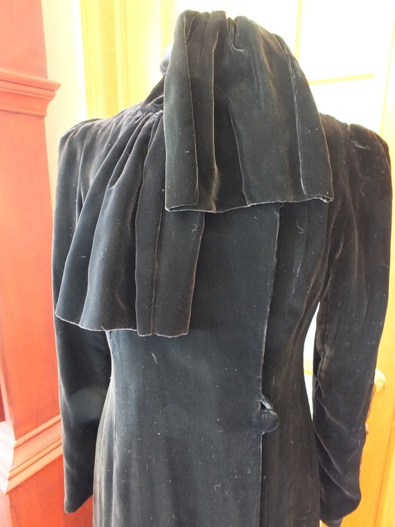Black silk velvet 1940s coat wrap vintage velvet … - image 1