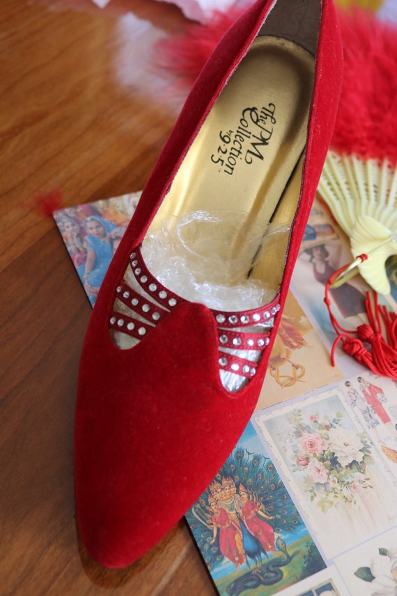 Vintage RED velvet pumps heel shoes