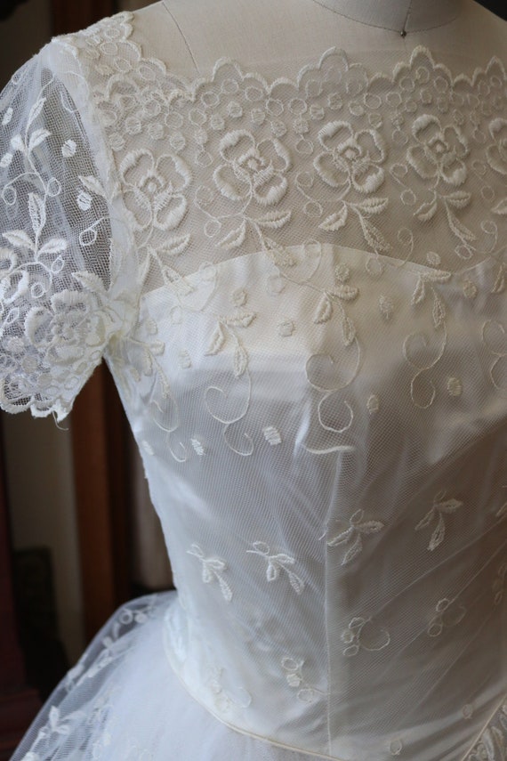 Vintage Antique 1950s embroidered lace tulle wedd… - image 2
