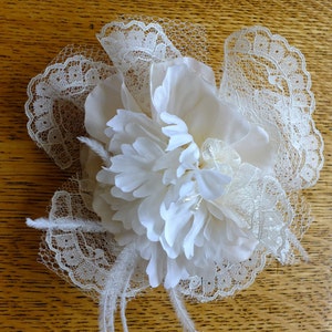 Handmade lace feather wedding headpeice floral comb 1920s veil tiara image 4