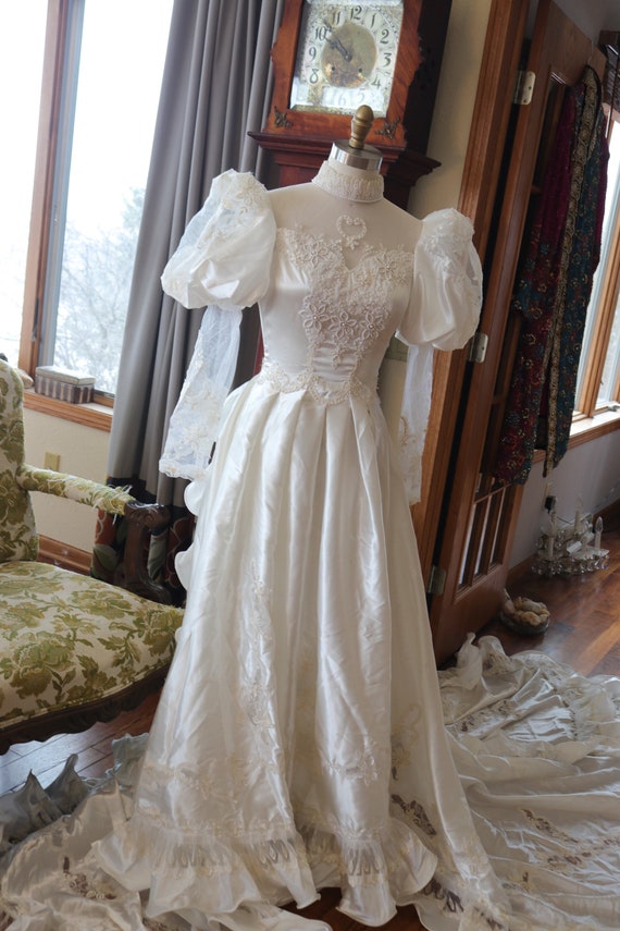 1980s Victorian inspired wedding dress satin lace… - image 3