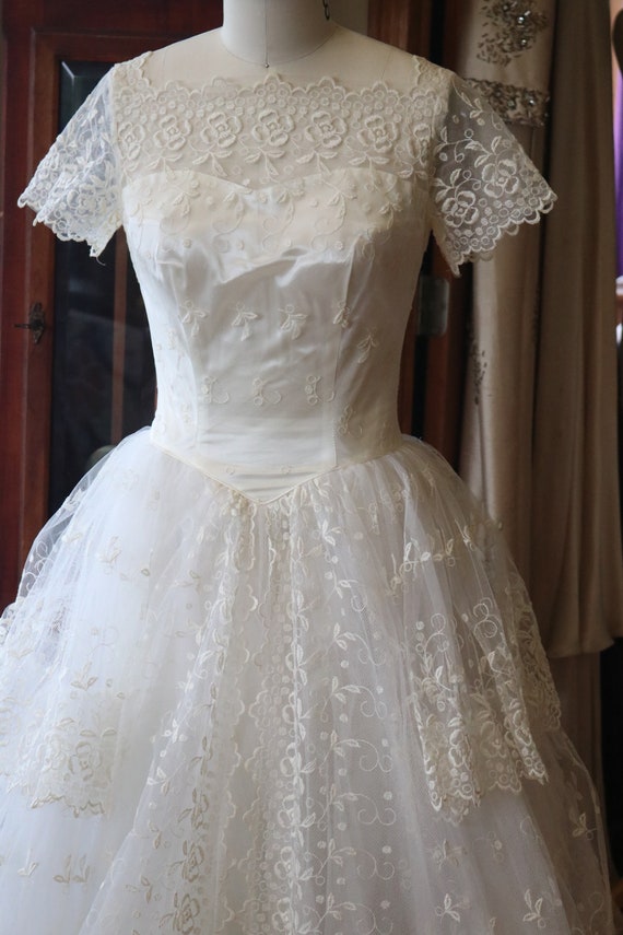 Vintage Antique 1950s embroidered lace tulle wedd… - image 4