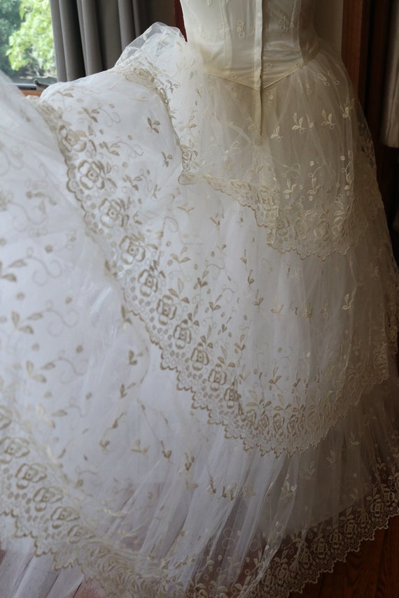 Vintage Antique 1950s embroidered lace tulle wedd… - image 7