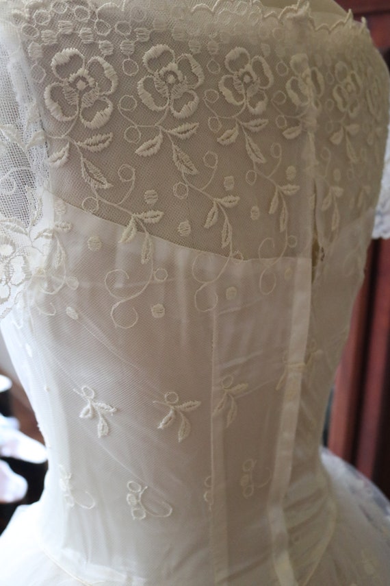 Vintage Antique 1950s embroidered lace tulle wedd… - image 6